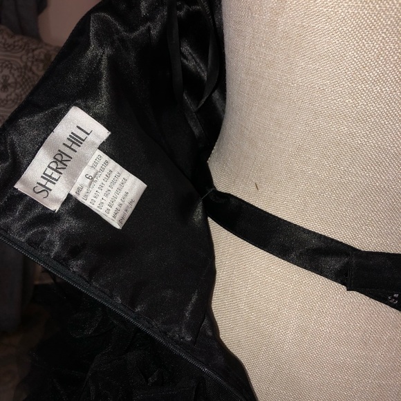 ❗️SOLD❗️Sz 6 Black Crinoline Sherri Hill - Picture 5 of 5